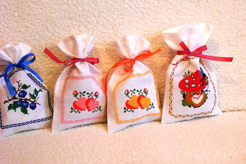 Valentýnské vyšívané mini-sáčky — foto 5