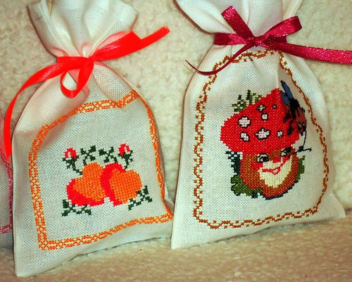 Valentýnské vyšívané mini-sáčky — foto 6