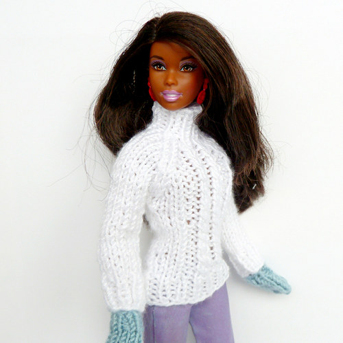 WHITE svetr s copánky pro Barbie — foto 3