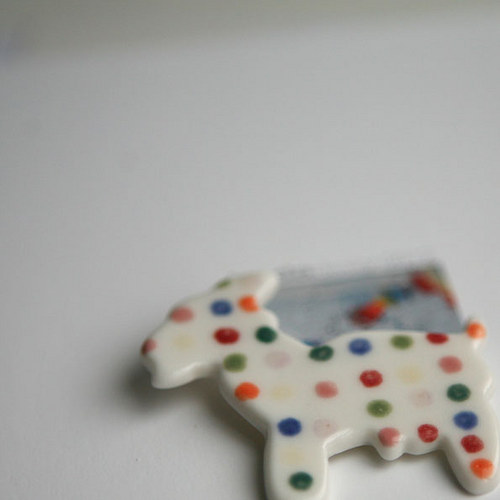 Potřeba barev....Koza (porcelánová brož) — foto 2