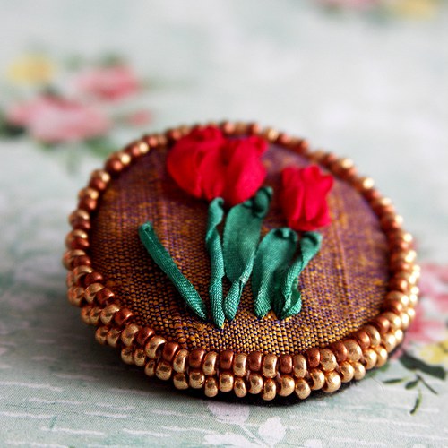 Hedvábná brož s tulipánem — foto 2
