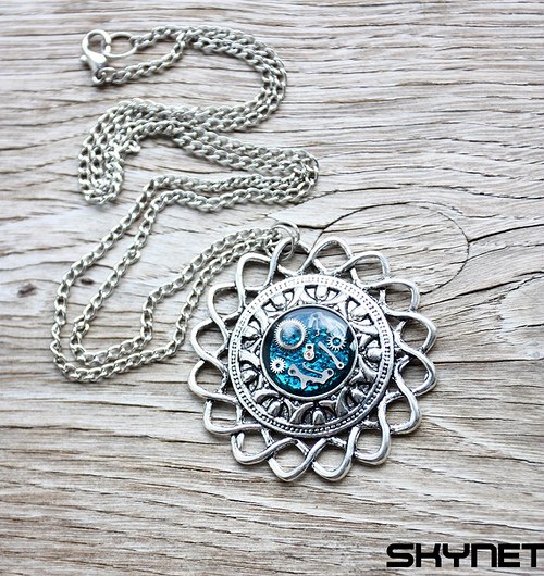 Modrý amulet — foto 3