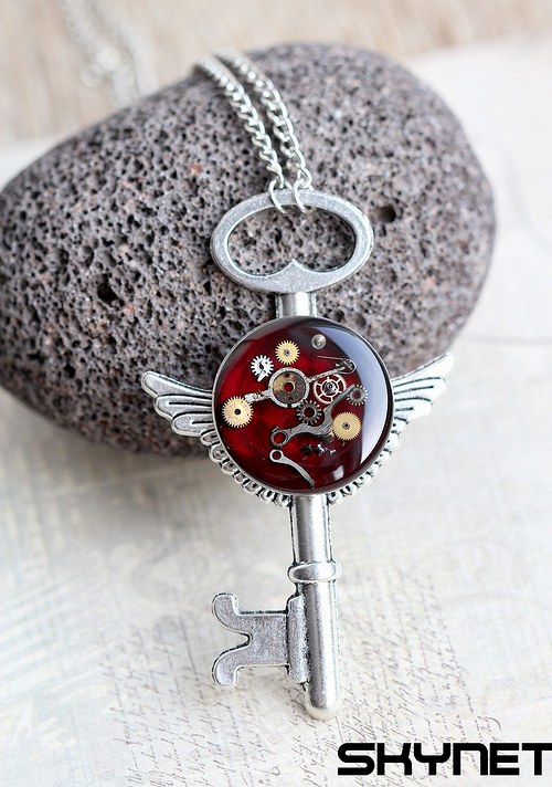 Okřídlený steampunkový klíč — foto 2