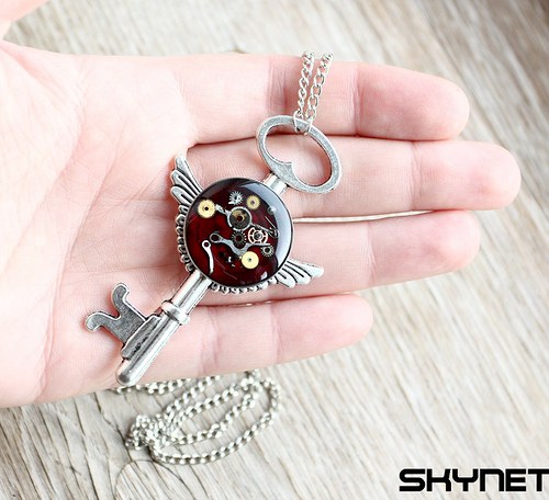 Okřídlený steampunkový klíč — foto 5