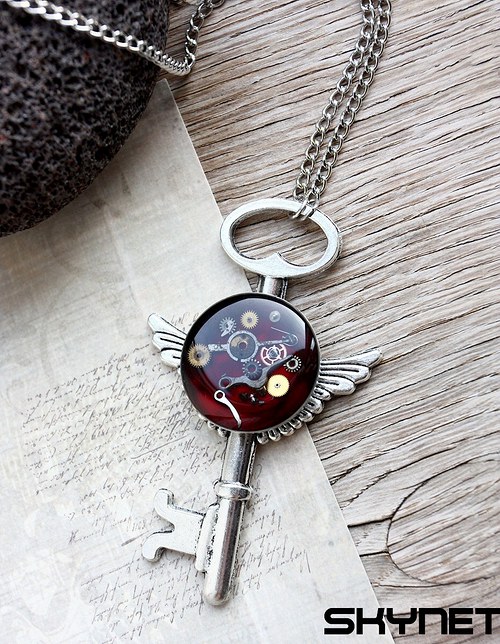 Okřídlený steampunkový klíč — foto 6