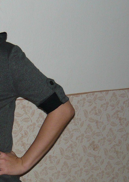 Šedočerné šaty s kapucí Sleva!!! — foto 2
