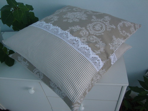 Polštářek - béžové ornamenty — foto 2