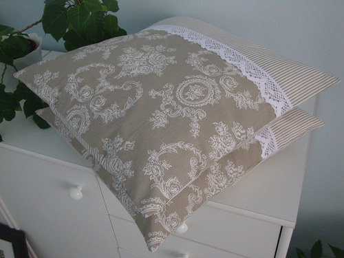 Polštářek - béžové ornamenty — foto 4