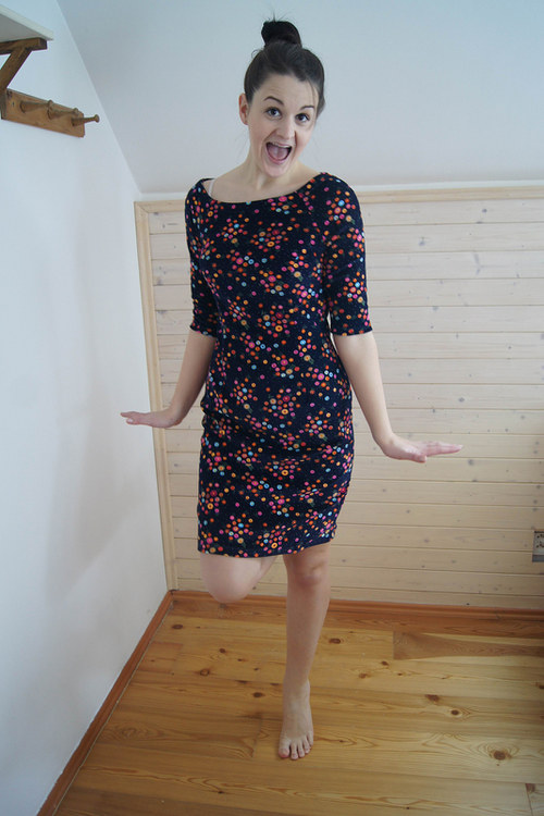 Sametové šaty — foto 3