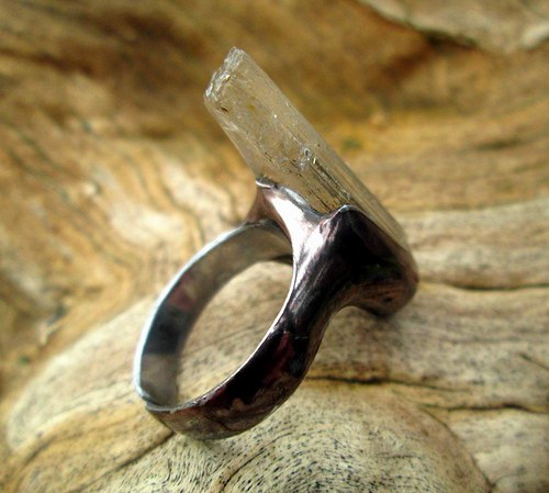 Cinovy prsten se syrovym skapolitem — foto 4