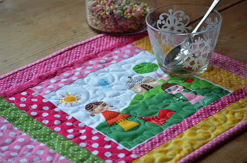 Prostírání - retro panenky — foto 3