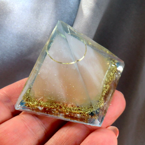 Orgonit 4x4cm - DvojPyramida - Selenit/granát — foto 3