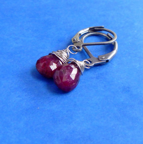 Minimalistické rubínové — foto 2