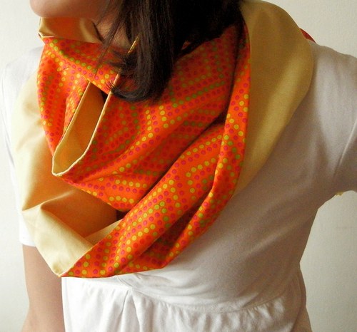Nákrčník "ORANŽOVÝ " — foto 3