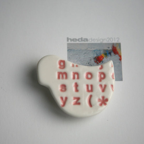 Messinger the First (porcelánová brož) — foto 3