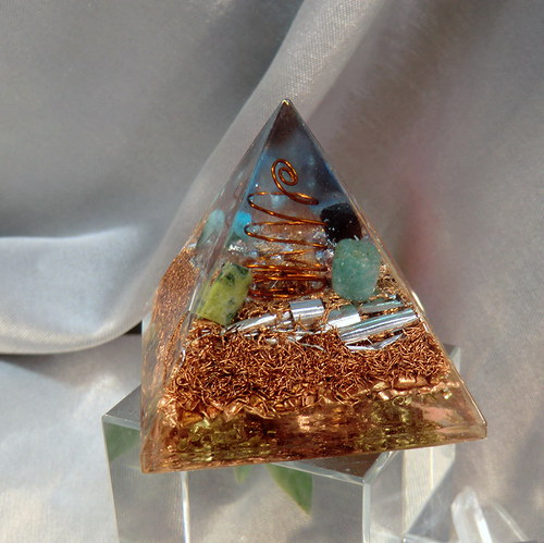 Orgonit *Pyramida (3)* 4x4cm * Energie / magnetit — foto 2