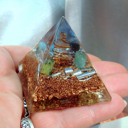 Orgonit *Pyramida (3)* 4x4cm * Energie / magnetit — foto 3