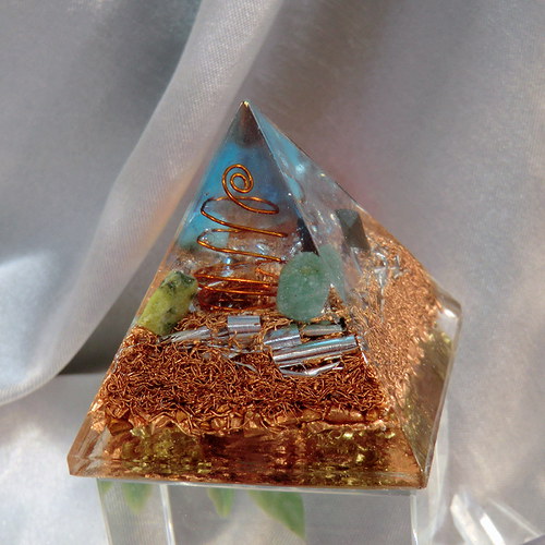 Orgonit *Pyramida (3)* 4x4cm * Energie / magnetit — foto 4