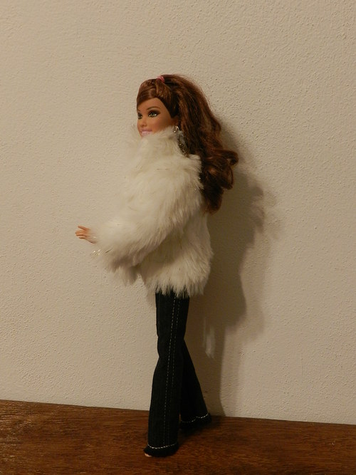 Kožíšek a džíny pro Barbie — foto 3