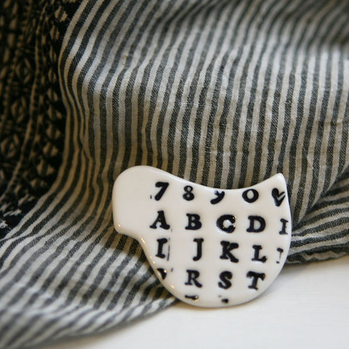 Messinger the Black (porcelánová brož) — foto 2