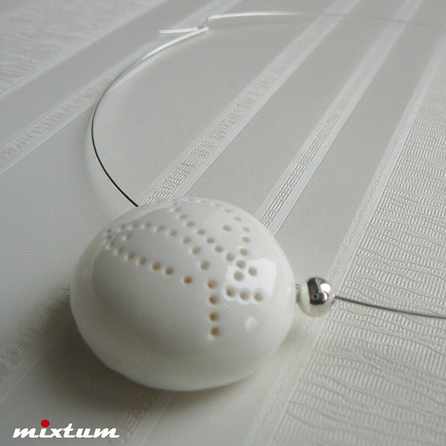 Luxusní bělostný náhrdelník ... Ryby — foto 2
