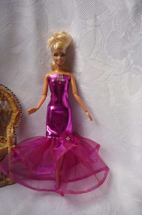 Růžové šaty pro modelku — foto 2