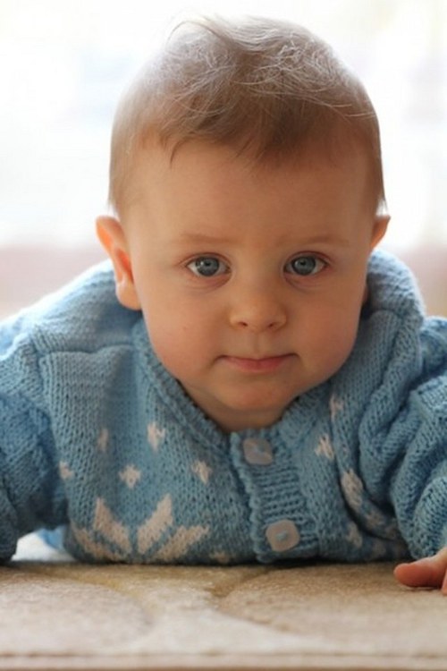 Dětský pletený svetřík — foto 4