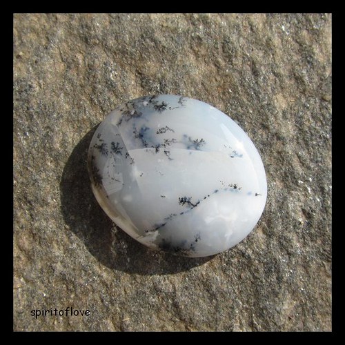 Dendritický opál 28.40ct — foto 2
