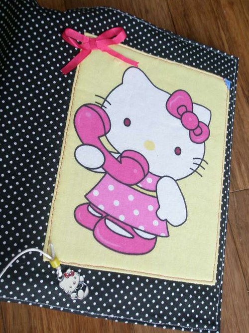 Obal na knihu Hello Kitty + přívěšek — foto 2