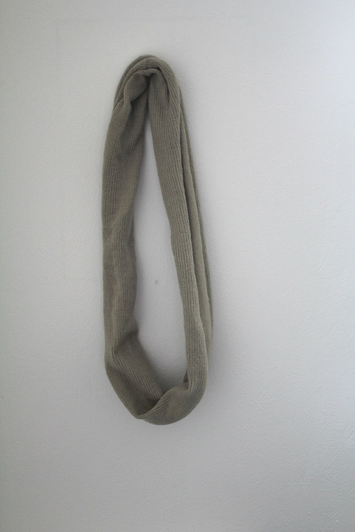 Beige kolem krku — foto 3