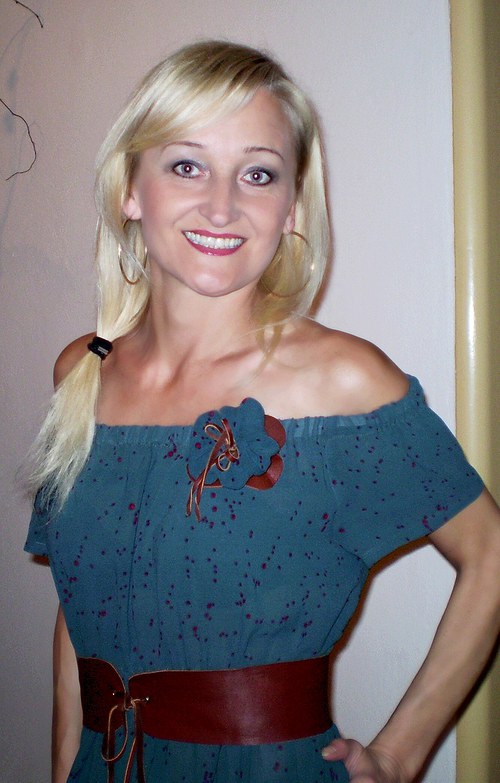 Lahvově zelené šaty- vánek — foto 4