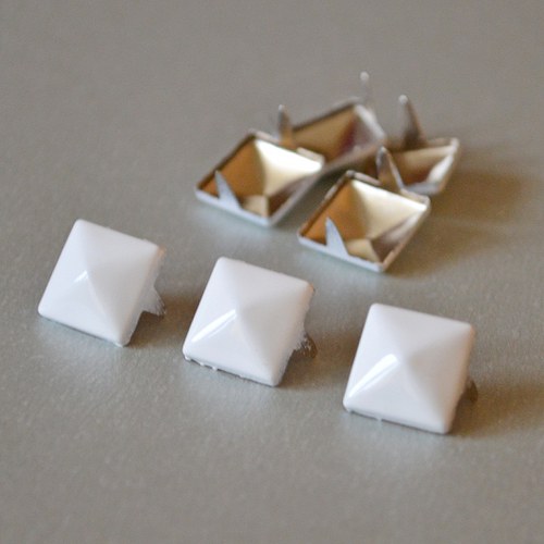 Pyramidky bílé 1 cm, 2ks — foto 2