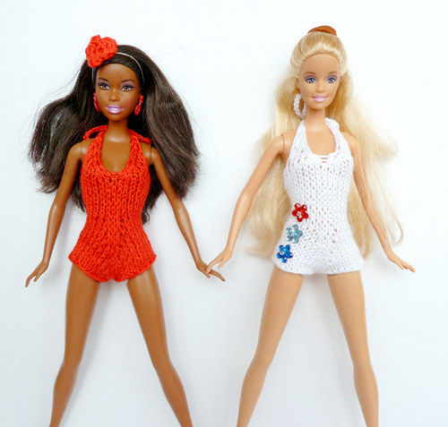 Bílé plavky s kytičkami pro Barbie — foto 2