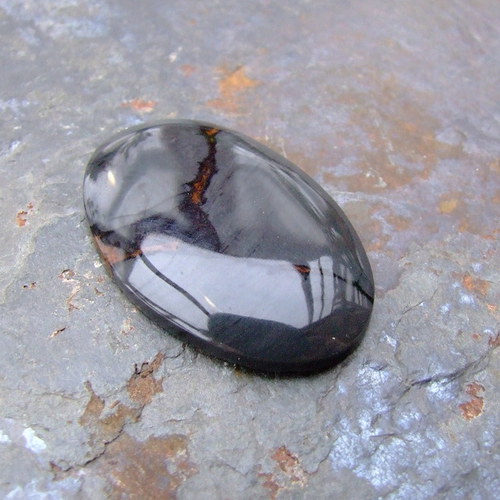 Obsidián brekciový, kabošon č. 786 — foto 4