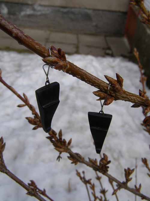 Dřevěné náušnice - trojúhelníčky — foto 5