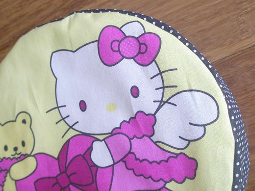 Dětský sedáček pohankový - Hello Kitty - srdce — foto 2