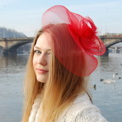 Lady in Red ... klobouk či fascinator — foto 2