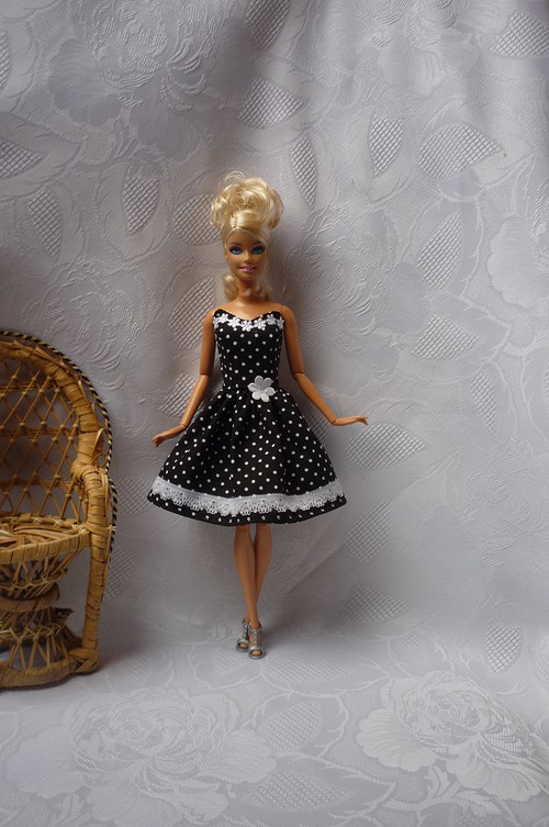 Puntikaté letní šaty — foto 2