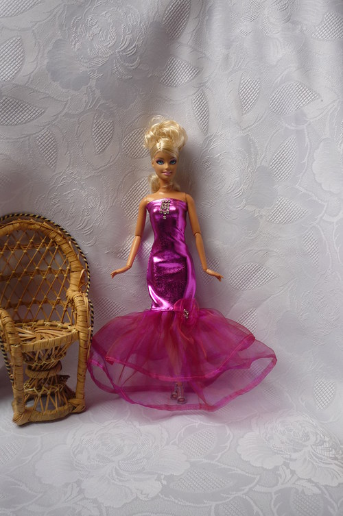 Růžové šaty pro modelku — foto 2