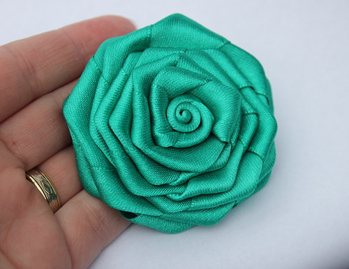 Smaragdově zelená odstín Emerald — foto 2