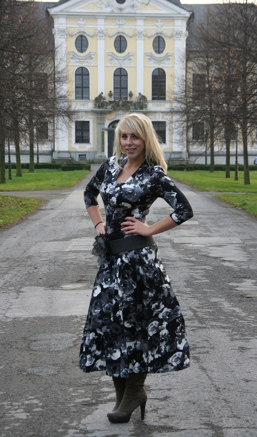 Na pátek i na svátek :-) šaty — foto 4