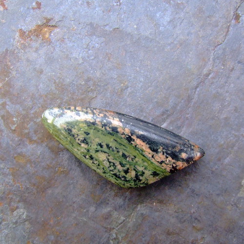 Serpentin, kabošon č. 827 — foto 2