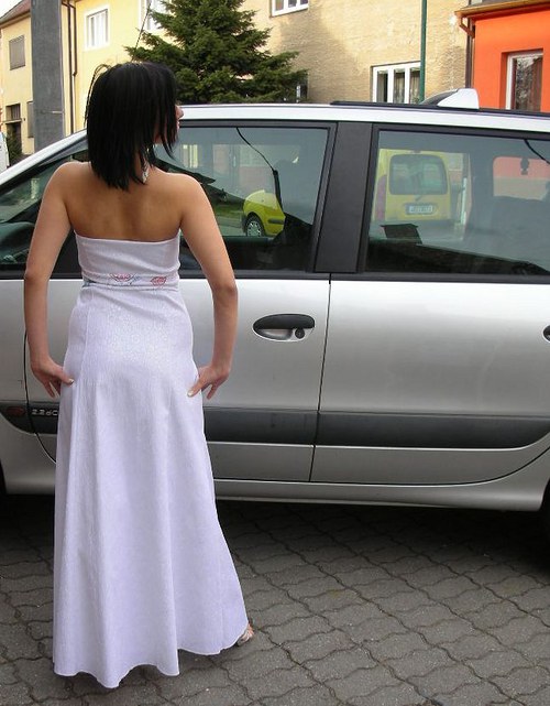 Bílé svatební s barevnou krajkou — foto 5