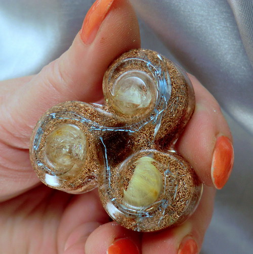 Orgonit *Amulet (10)Triskel - Sagenit / Marion — foto 3