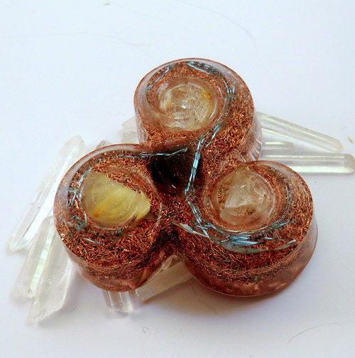 Orgonit *Amulet (10)Triskel - Sagenit / Marion — foto 4