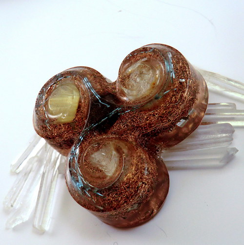 Orgonit *Amulet (10)Triskel - Sagenit / Marion — foto 6