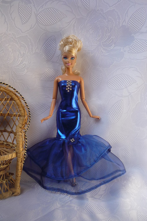 Modré šaty pro modelku — foto 2