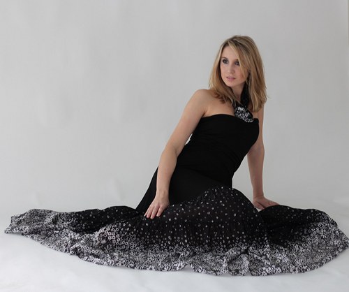 Černobílé dlouhé šaty — foto 3