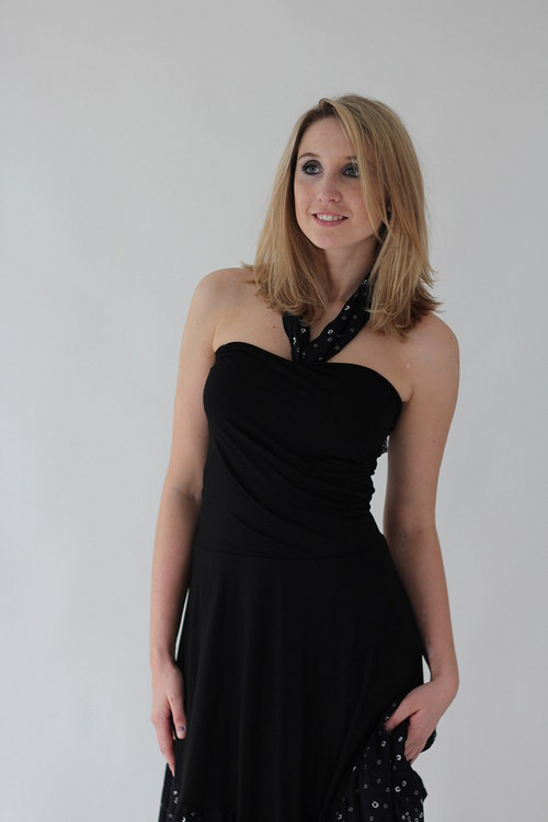 Černobílé dlouhé šaty — foto 6