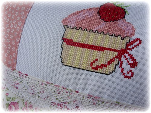 Polštář "Jahodové cupcake" — foto 2